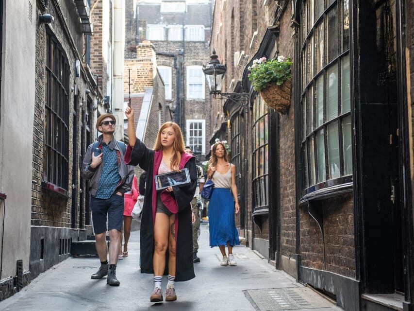 London: Harry Potter Walking Tour & the London Dungeons - King’s Cross: Your Day Starts at Platform 9 ¾