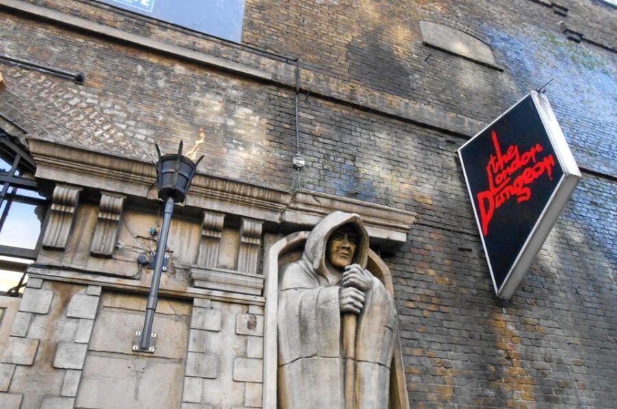 London: Harry Potter Walking Tour & the London Dungeons - Cecil Court and Goodwin’s Court: Narrow Streets with Real Film Vibes
