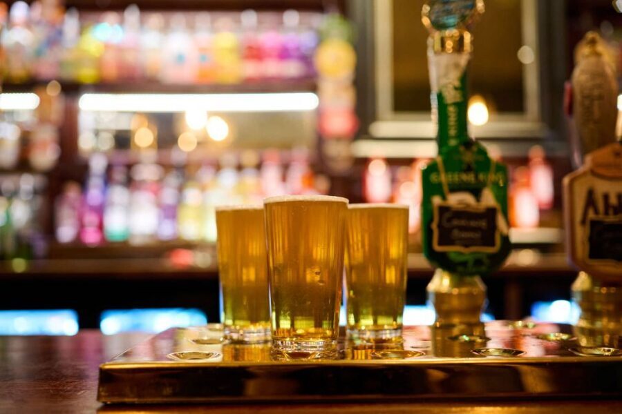 London: Historic Pubs, British Ales & Classic Dishes - Practical tips to enjoy every pub stop