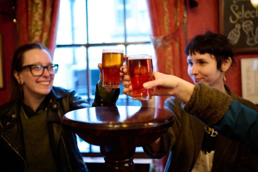 London: Historic Pubs, British Ales & Classic Dishes - Ye Olde Cheshire Cheese: Great Fire rebuilding and Dickens whitebait