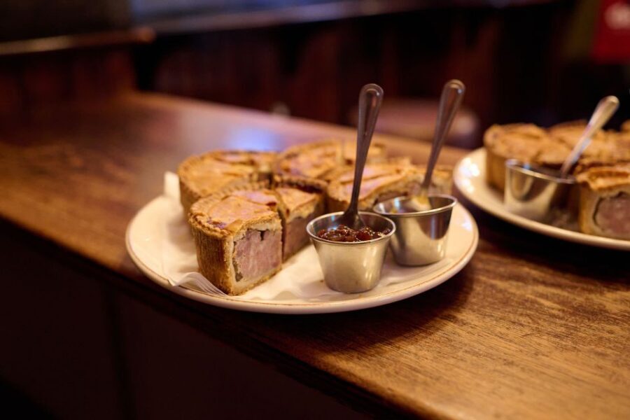 London: Historic Pubs, British Ales & Classic Dishes - Who this is for, and who should skip it