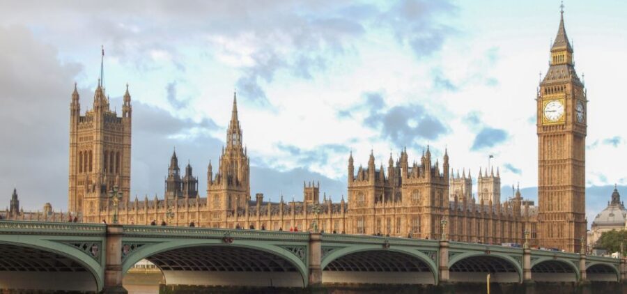 London: Historical Walking Tour in Westminster with an APP - Downing Street area, Admiralty Arch, and that ceremonial London feeling