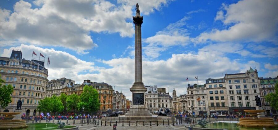 London: Historical Walking Tour in Westminster with an APP - The finish: Buckingham Palace and a quick stop at St James’s Palace