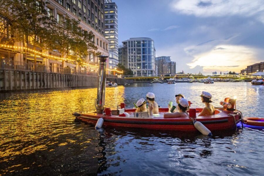 London: Hot Tub Boat Guided Historical Docklands Cruise - What to bring (and what to skip) for a smooth soak