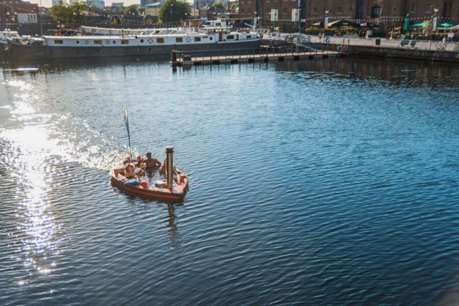 London: Hot Tub Boat Guided Historical Docklands Cruise - The 75 minutes: what it feels like floating past Canary Wharf