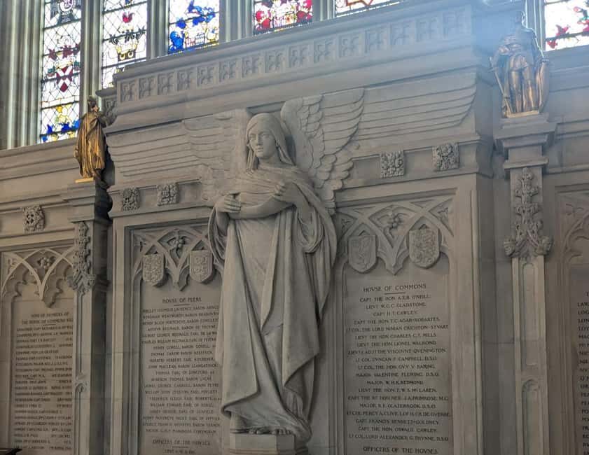 London: Houses of Parliament Ticket & Political London - Finding your host at the George V Statue