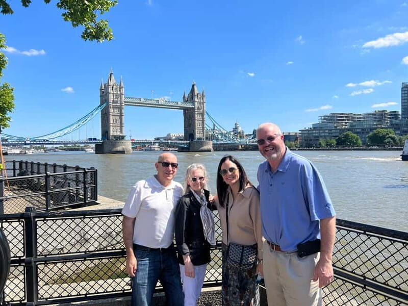 London: Iconic London Taxi Tour - Private 3 hour tour - Piccadilly Circus, Mayfair, and St Paul’s: skyline London that reads well
