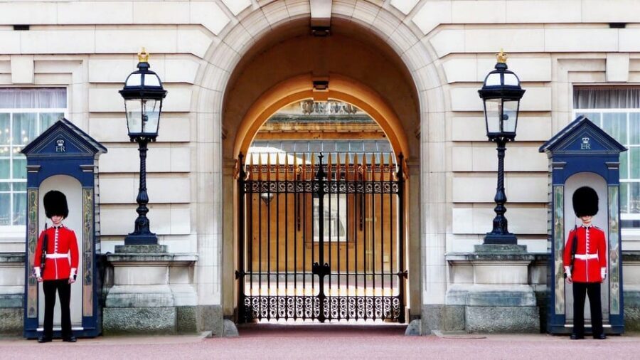 London In One Day Private tour with separate Tour Guide - Price and value: what $1,078 per person buys you in real terms