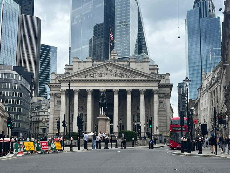 London in Spanish Privado: Lo Mejor de Londres en un día! - Finishing in the City near Bank, with St. Paul’s within reach