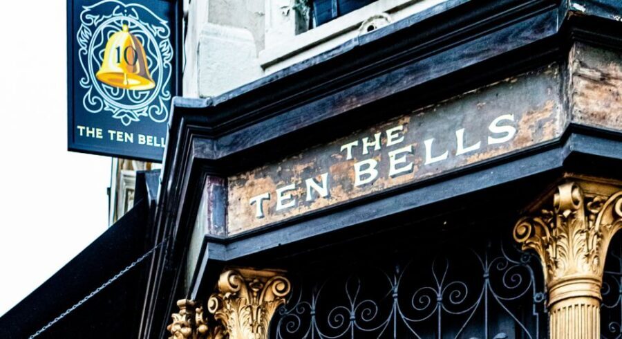 London: Jack the Ripper Walking Tour - Tower Hill Meeting Points: How to Find the Tour at 3:30 PM or 6:00 PM