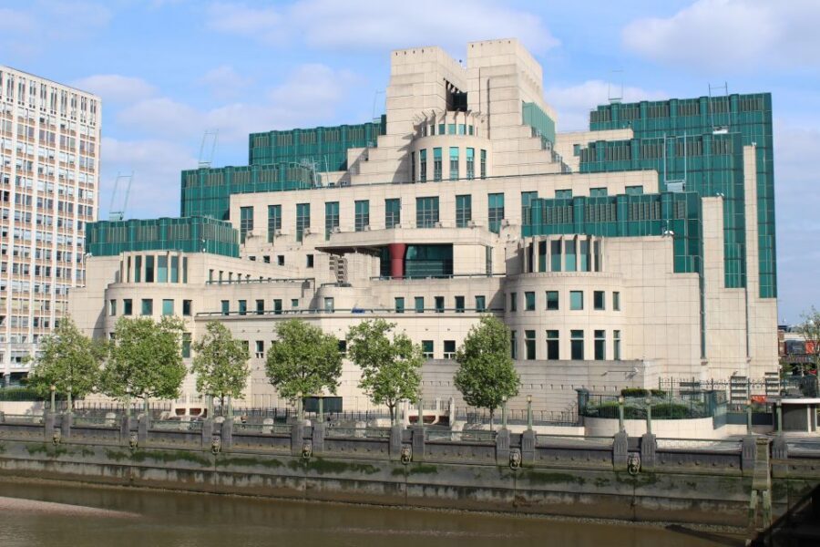 London: James Bond Filming Locations Bus Tour - MI6 HQ Spy-Spotting Moment: The Fun Part You Can’t Fake