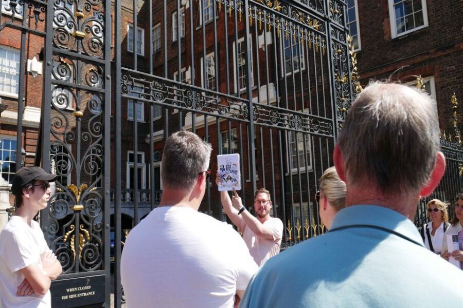 London: James Bond Filming Locations Bus Tour - Goldeneye’s St Petersburg Square: Seeing Fiction in Plain Sight