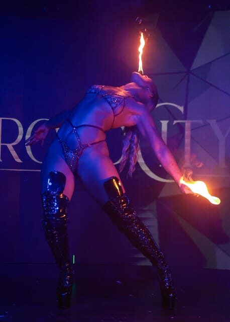 London: Kabaret Exposé - Practical expectations: lights, timing, and pacing