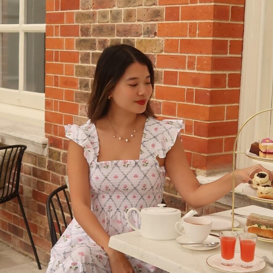 London: Kensington Palace Afternoon Tea & Guided Walk - Kensington Gardens guided walk: where stories turn into something you notice
