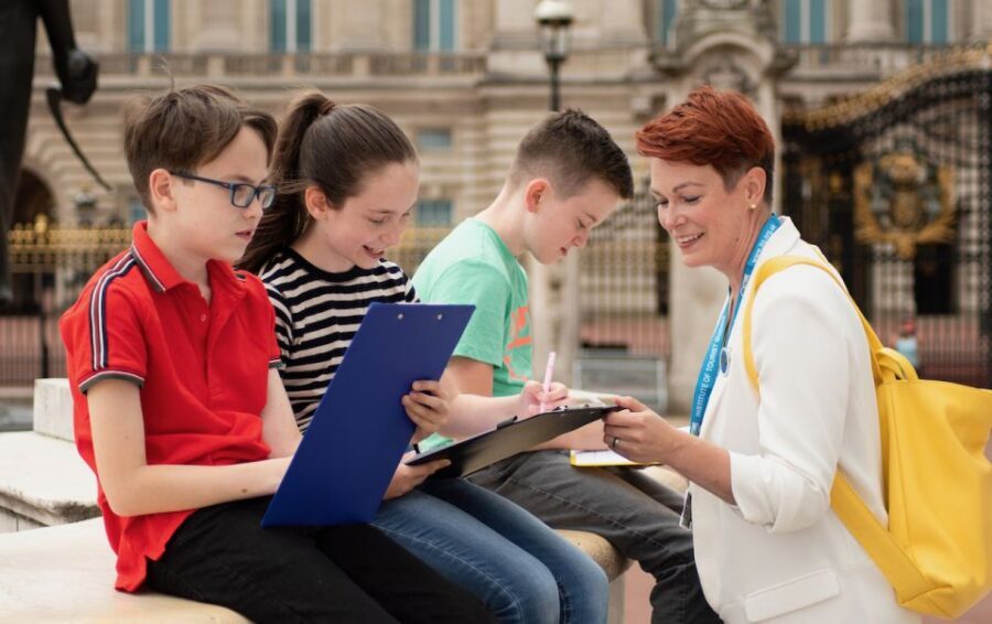 London: Kids Activity Tour in English or German - Westminster or the City of London: Picking the Right London Mood