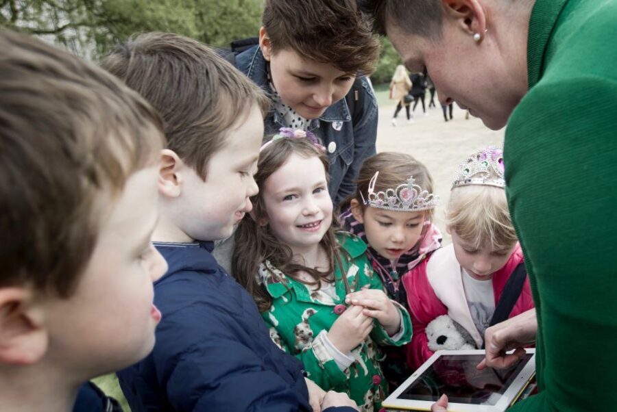 London: Kids Activity Tour in English or German - Julia’s Guiding Style: Serious Credentials, Kid-Level Patience