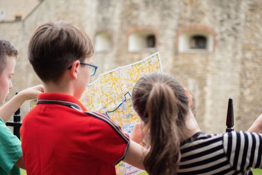 London: Kids Activity Tour in English or German - Group Size and Duration: 135 Minutes That Don’t Drag