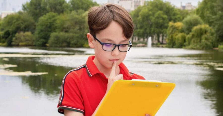 London: Kids Activity Tour in English or German - How the 25-Question Clipboard Game Keeps Kids Learning (Without Feeling Like Homework)