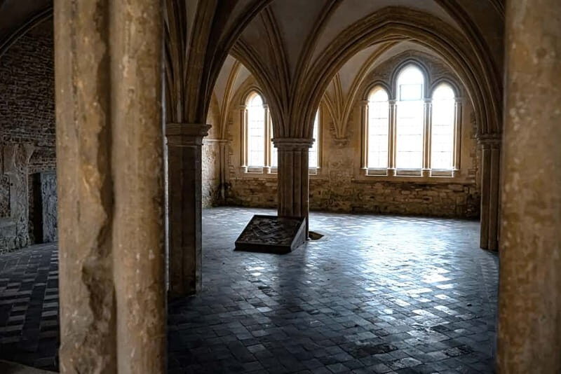 London: Lacock & The Cotswolds Harry Potter Small Group Tour - Gloucester Cathedral: Gothic arches that do the heavy lifting