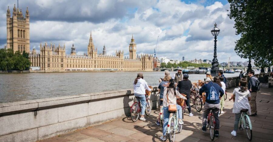 London: Landmarks & Secrets Bike Tour with Pub & Street Art - Pace, terrain, and who will enjoy this most