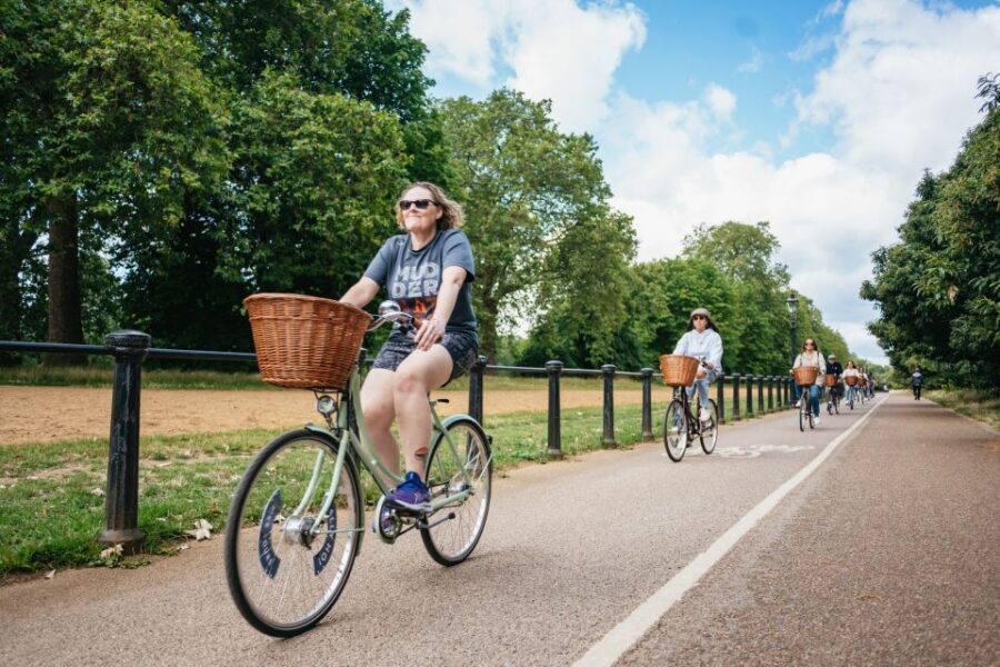 London: Landmarks & Secrets Bike Tour with Pub & Street Art - St James’s Park to Buckingham Palace: postcard views without waiting all day