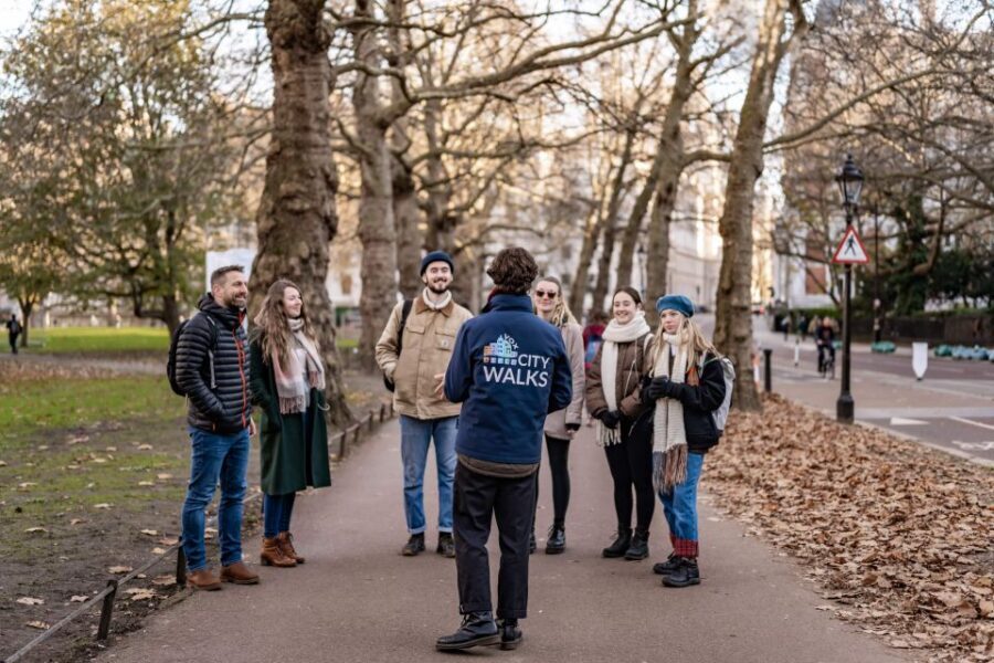 London: Landmarks Walking Tour & Harry Potter Walking Tour - Why Trafalgar Square is the perfect launchpad