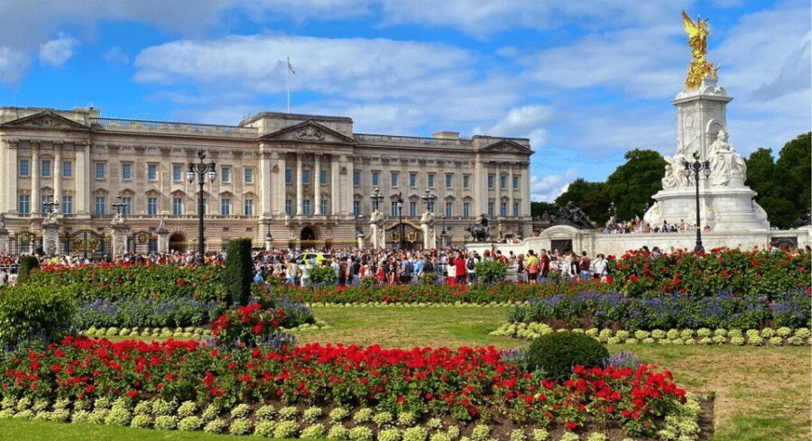 London: London Sightseeing Walking Tour with 30+ Sights - Bank-to-Monument City photos: where London’s power shows up