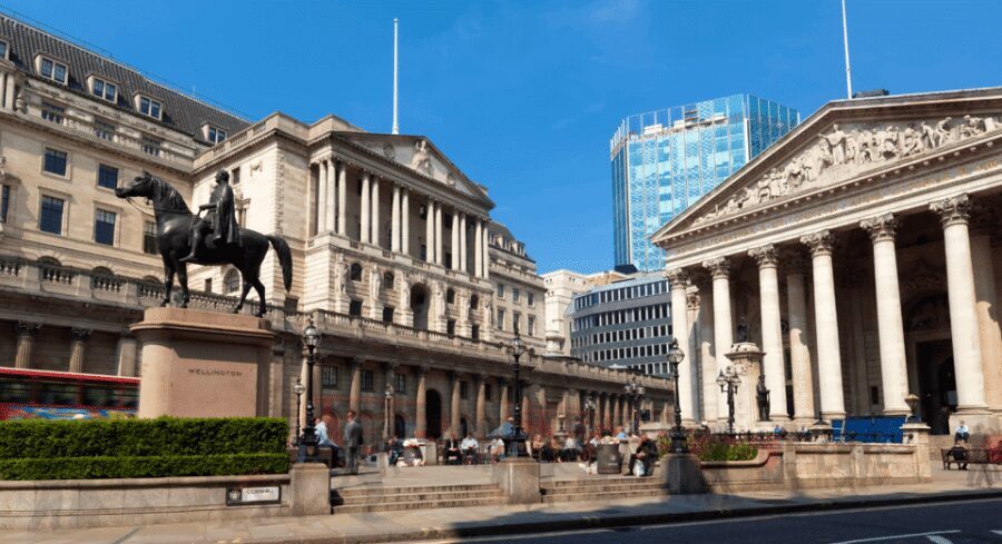London: London Sightseeing Walking Tour with 30+ Sights - Pace, walking load, and who should choose this
