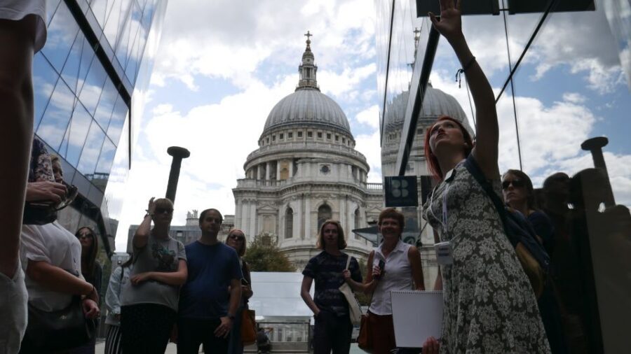 London: Mary Poppins Walking Tour - The ending at the Bank of England and the kite story