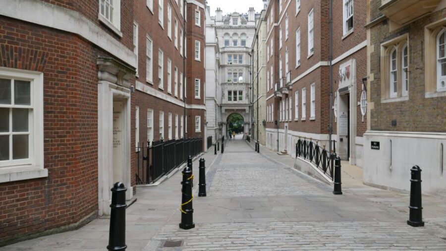 London: Mary Poppins Walking Tour - Guide Fiona and why the tone feels like magic, not homework