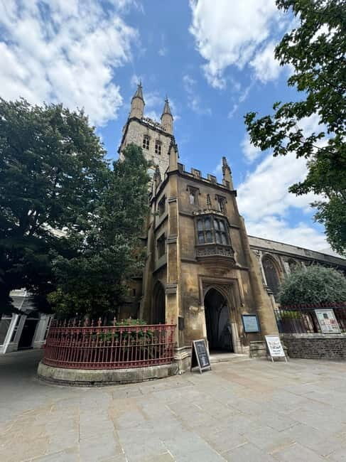 London: Medieval Tales and Martyrs Walking Tour - Smithfield Market: a quick glance with bigger context