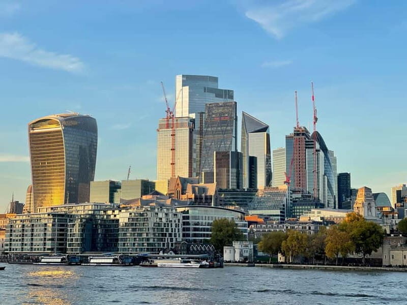 London: Modern Architecture & Building Guided Walking Tour - The Shard to the Walkie-Talkie: shapes, materials, and intent