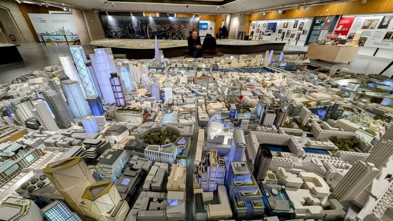 London: Modern Architecture & Building Guided Walking Tour - Lloyd’s of London and the Leadenhall Building: famous names, useful context