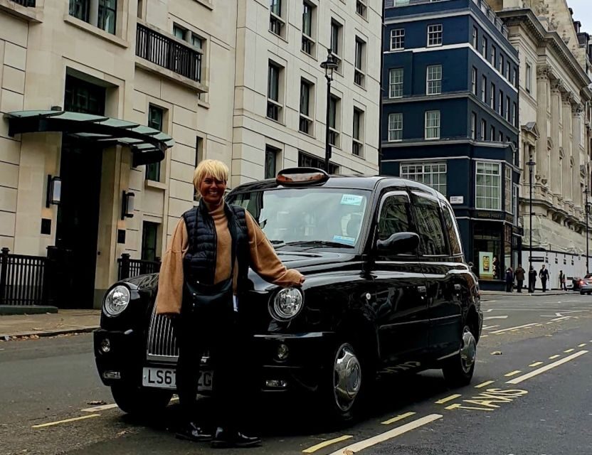 London: Monuments & Back Streets Guided Tour in Black Taxi - From Buckingham Palace to Westminster Abbey Without the Hassle