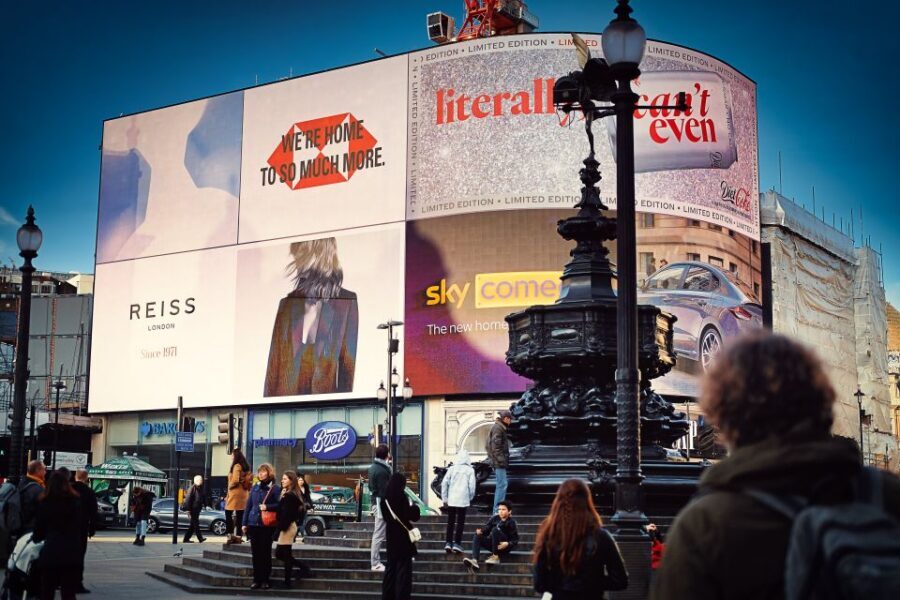 London Must-See 3 Hours Walking Tour - Buckingham Palace: big scale, quick context