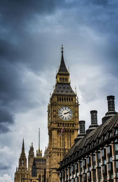 London Must-See Attractions Walking Tour with a Guide - National Gallery to Cecil Court: Art and Side Streets Without the Detour Spiral