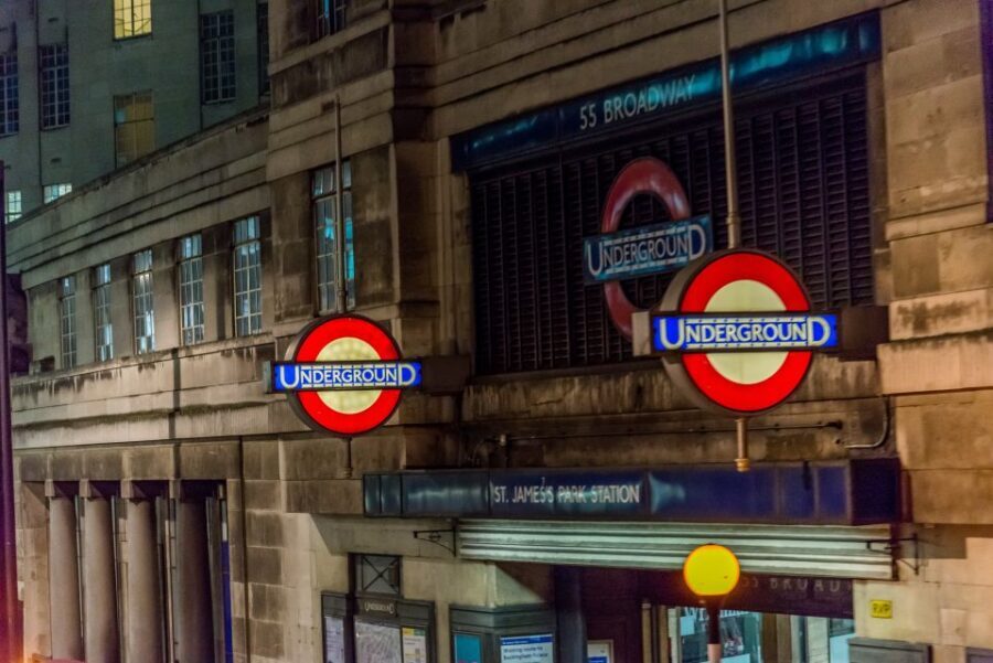 London: Nighttime Open-Top Sightseeing Tour with Live Guide - Who should book this night tour (and who might not love it)