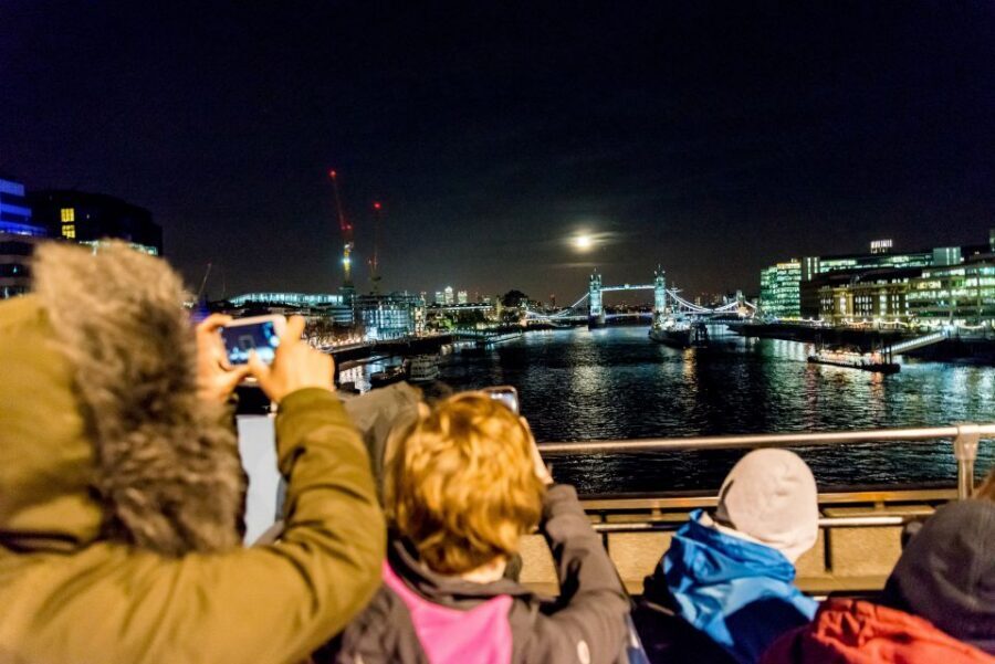 London: Nighttime Open-Top Sightseeing Tour with Live Guide - Meeting points: London Eye vs Green Park (and why it changes)