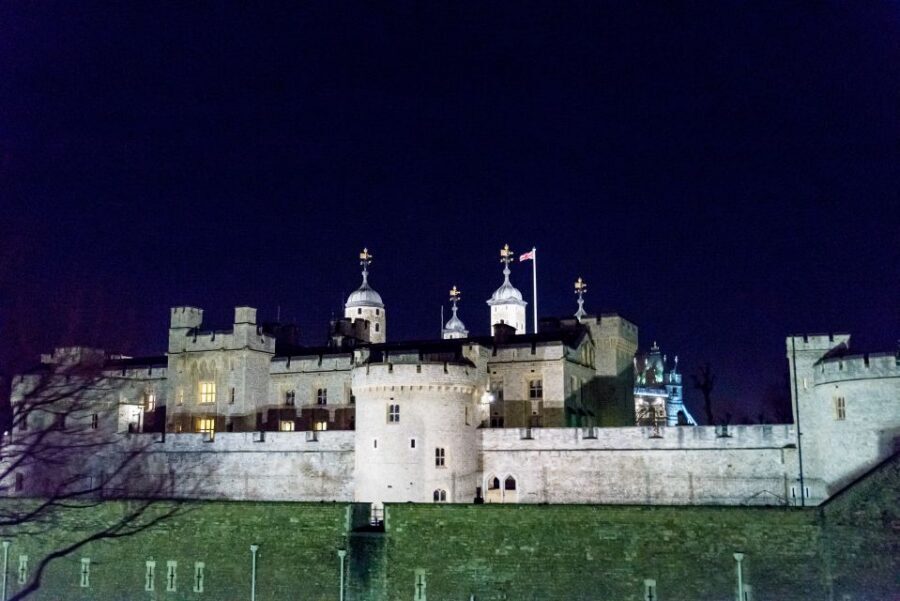 London: Nighttime Open-Top Sightseeing Tour with Live Guide - Price and value: what $39 gets you in London terms