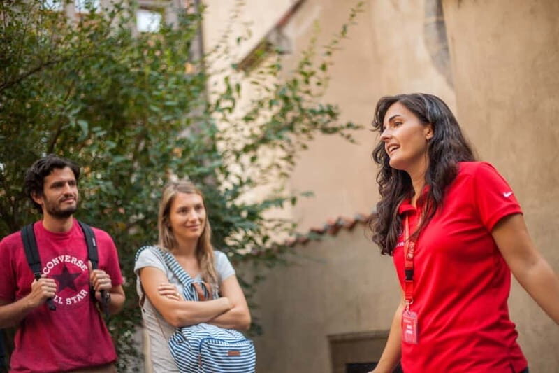 London: Old City Walking Tour - Starting at Tower Hill Station and finding your SANDEMANs guide