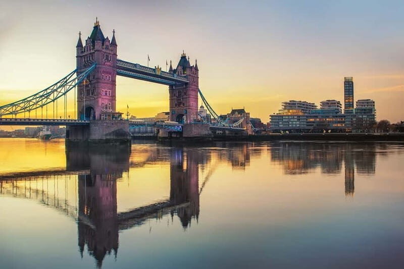 London: Old City Walking Tour - Tower Bridge to the Tower of London: defenses and Thames drama