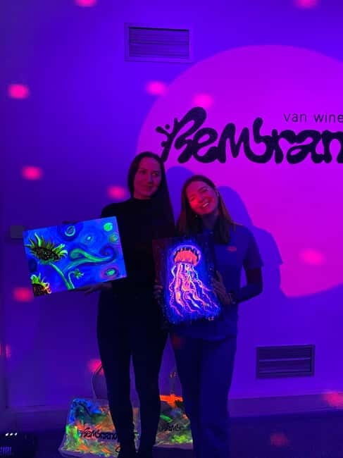 London: Paint and Sip in the Dark with Bottomless Drinks - Key takeaways before you book
