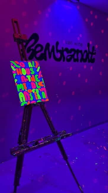 London: Paint and Sip in the Dark with Bottomless Drinks - The neon-in-the-dark effect: why it feels different from normal paint night