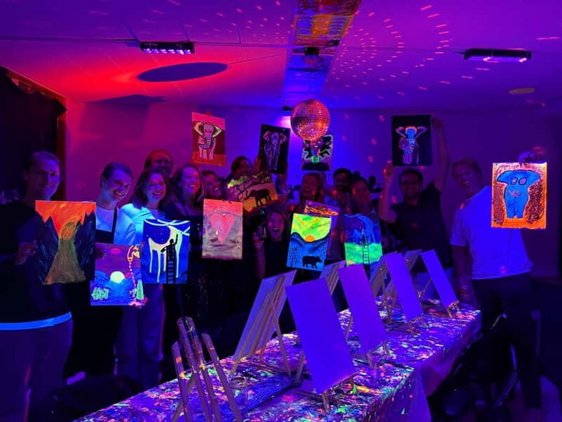 London: Paint and Sip in the Dark with Bottomless Drinks - Instructor help: what you’ll learn, and how to avoid seat regret