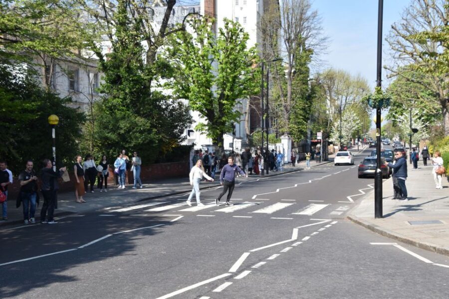 London: Private Beatles Taxi Tour - Key things you’ll notice fast