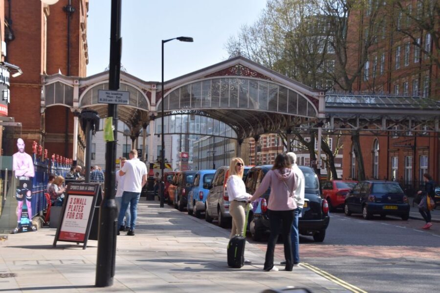 London: Private Beatles Taxi Tour - Abbey Road Studios and the Real Meaning of the Abbey Road Crossing