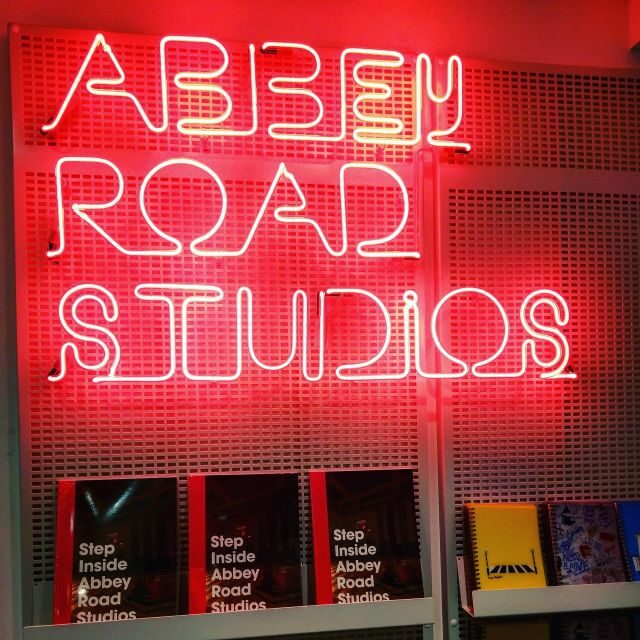 London: Private Beatles Taxi Tour - Royal Court Theatre to Sloane Square: Getting Oriented in 10 Minutes