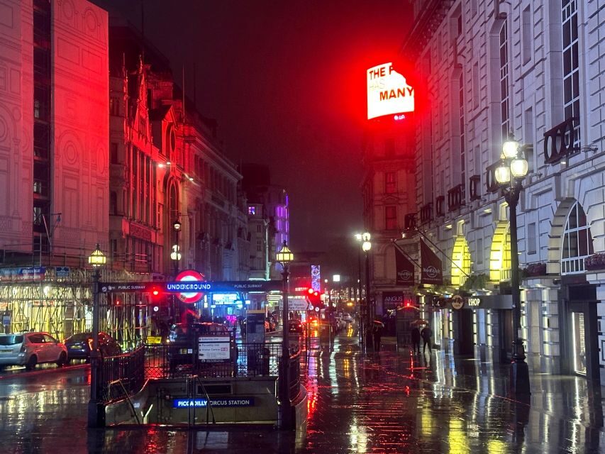 London: Private Black Cab Night Tour with Hotel Pick Up - Soho and Mayfair: quick snapshots of two different Londons