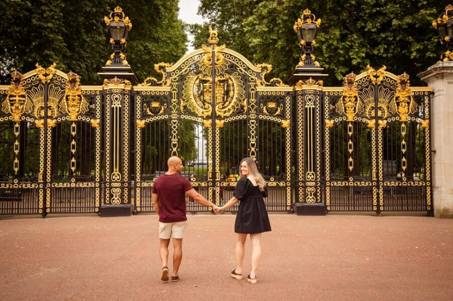 London: Private Couples Photography Session with Landmarks - 15–30 minutes on the clock: how the session stays efficient