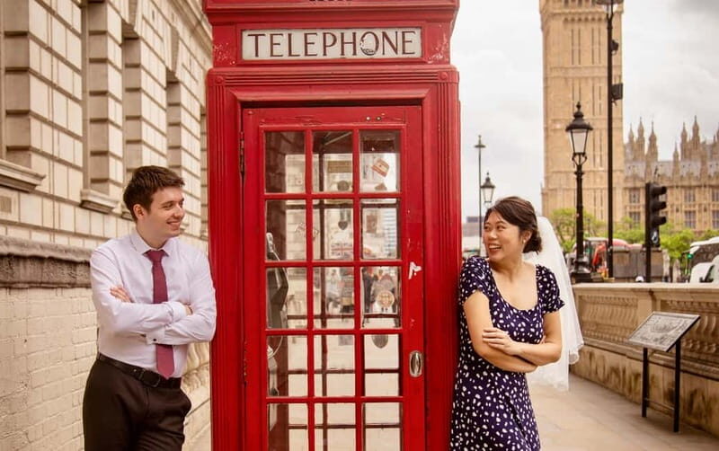 London: Private Couples Photography Session with Landmarks - The posing coaching that makes couples photos look real